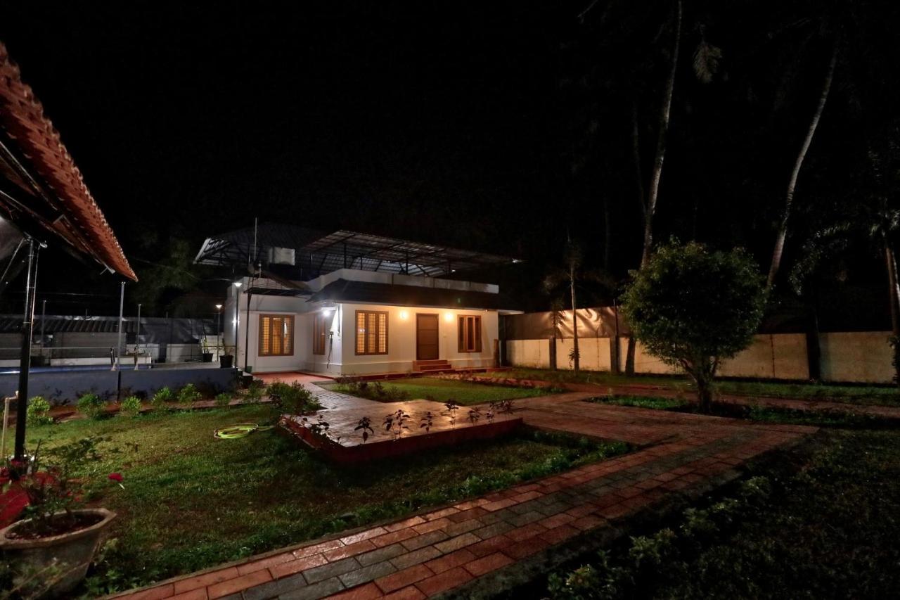 Waves And Shores Beach Villa Mararikulam Esterno foto